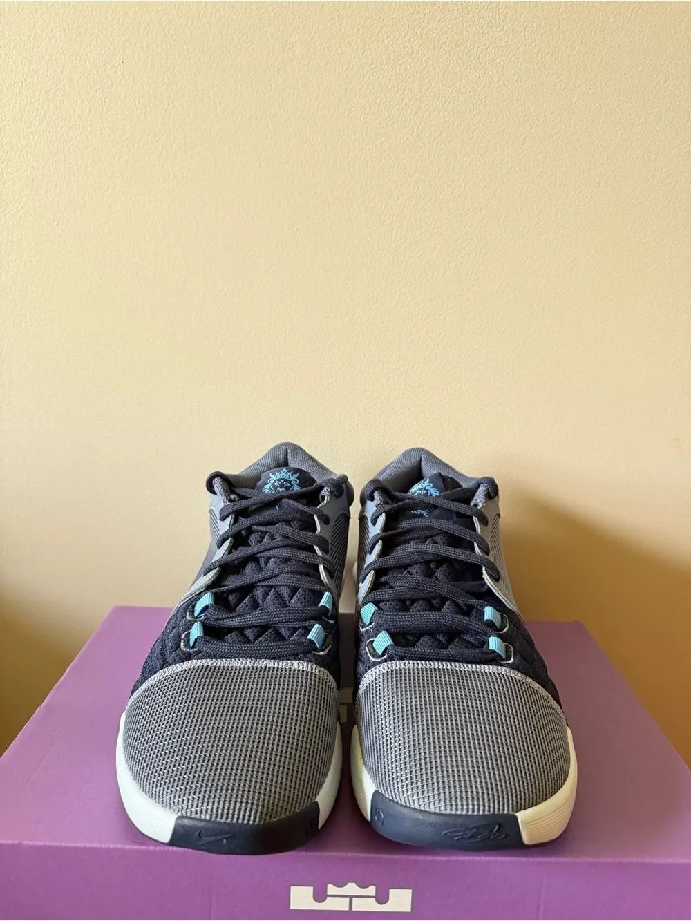 Lebron Witness 8 Ashen Slate White FB2239-400 Men’s Size 13.5